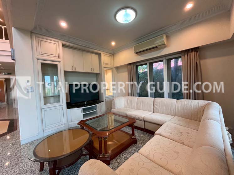House with Shared Pool in Bangnatrad 
